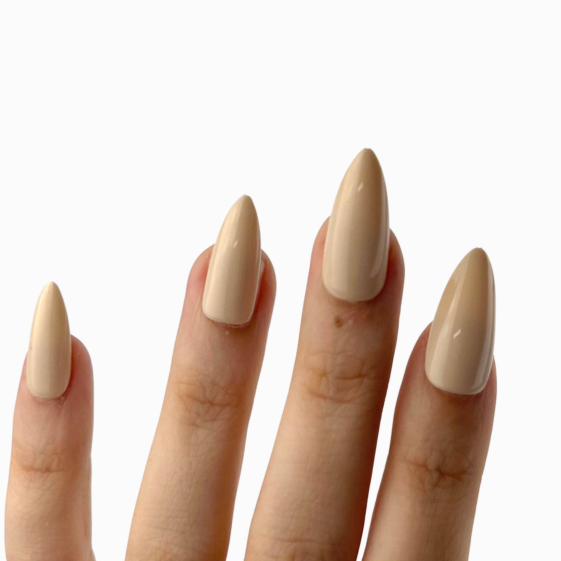 Nude beige stiletto press-on nails tekokynnet