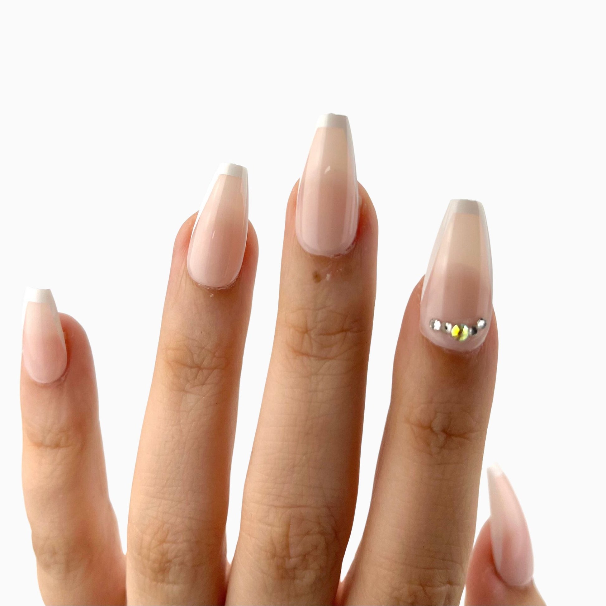 French tip diamond press-on nails tekokynnet