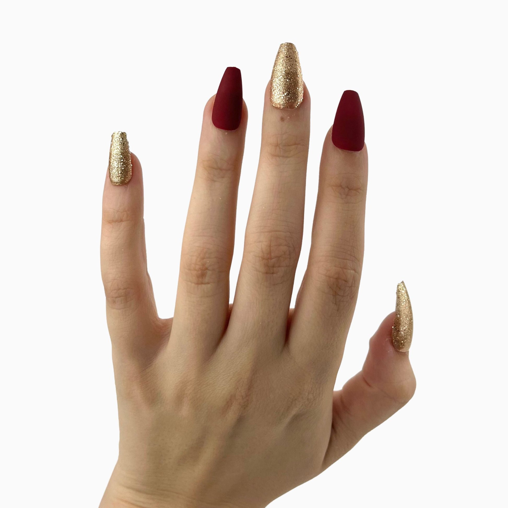 Red and gold glitter press-on nails tekokynnet