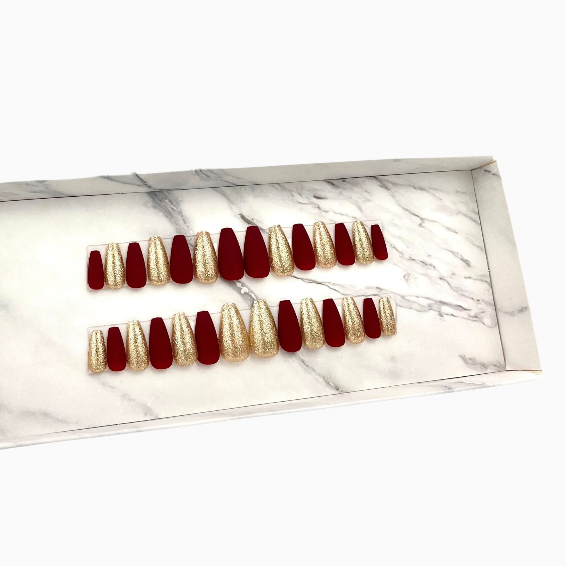 Red and gold glitter press-on nails tekokynnet