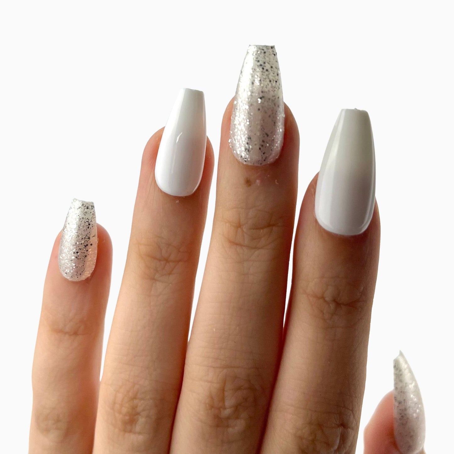 White glitter press-on nails tekokynnet