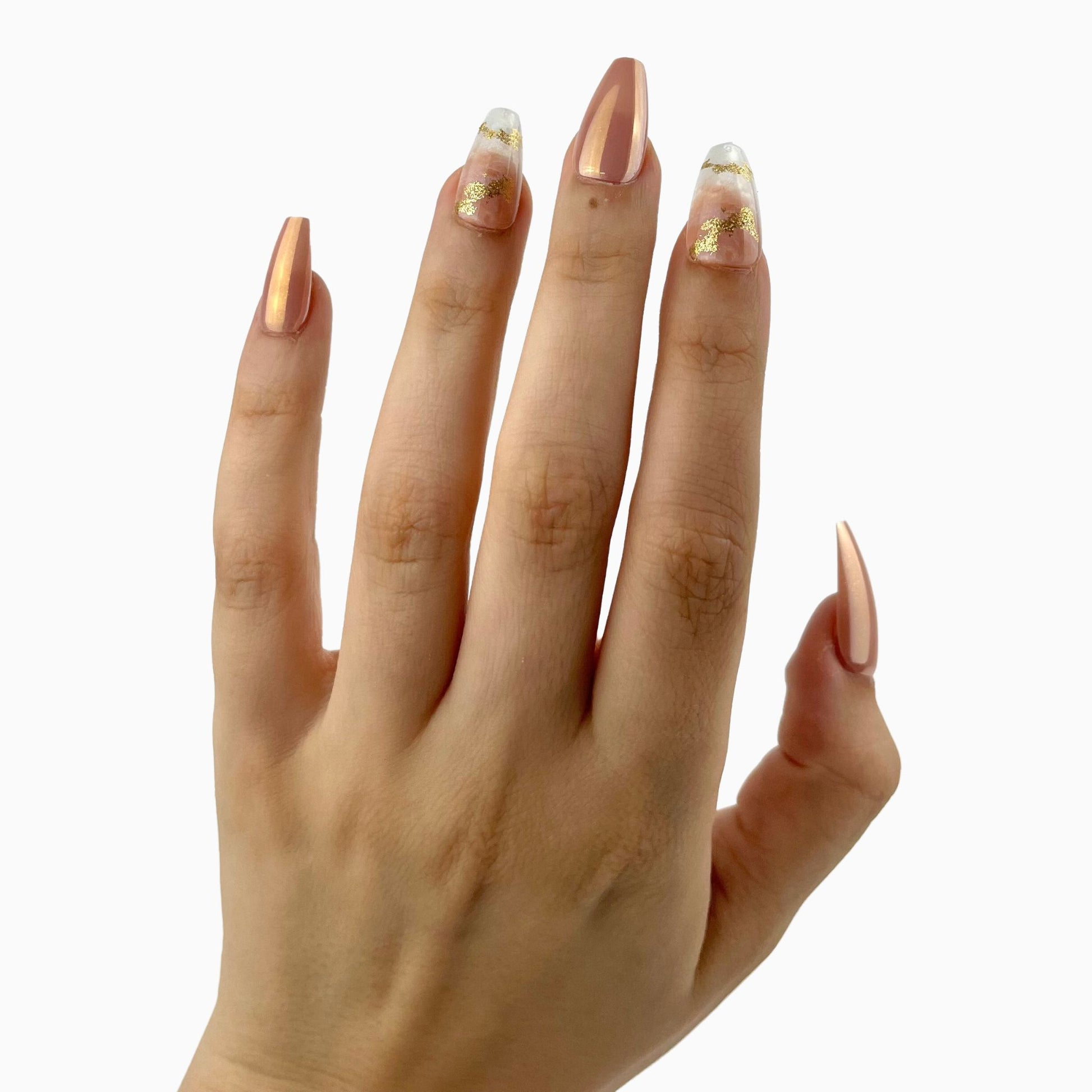 Gold long press-on nails tekokynnet