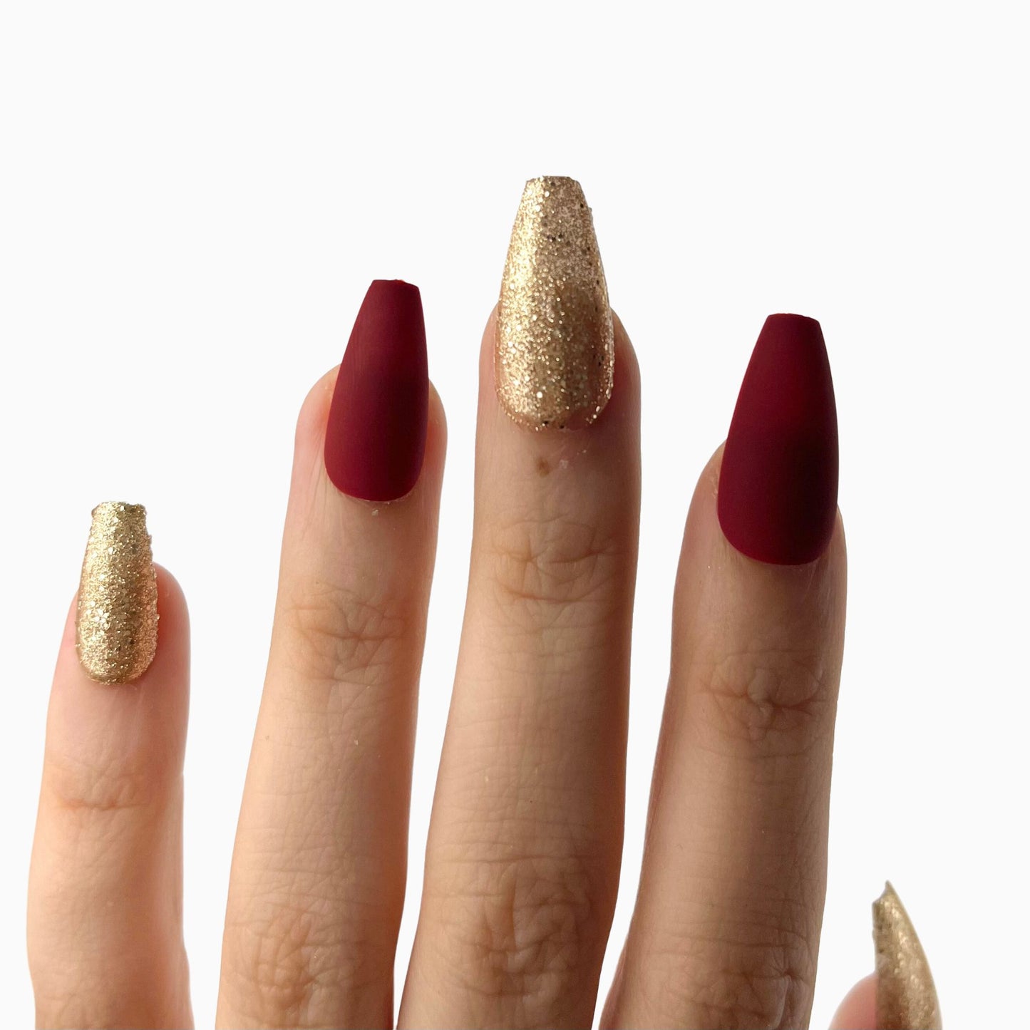 Red and gold glitter press-on nails tekokynnet