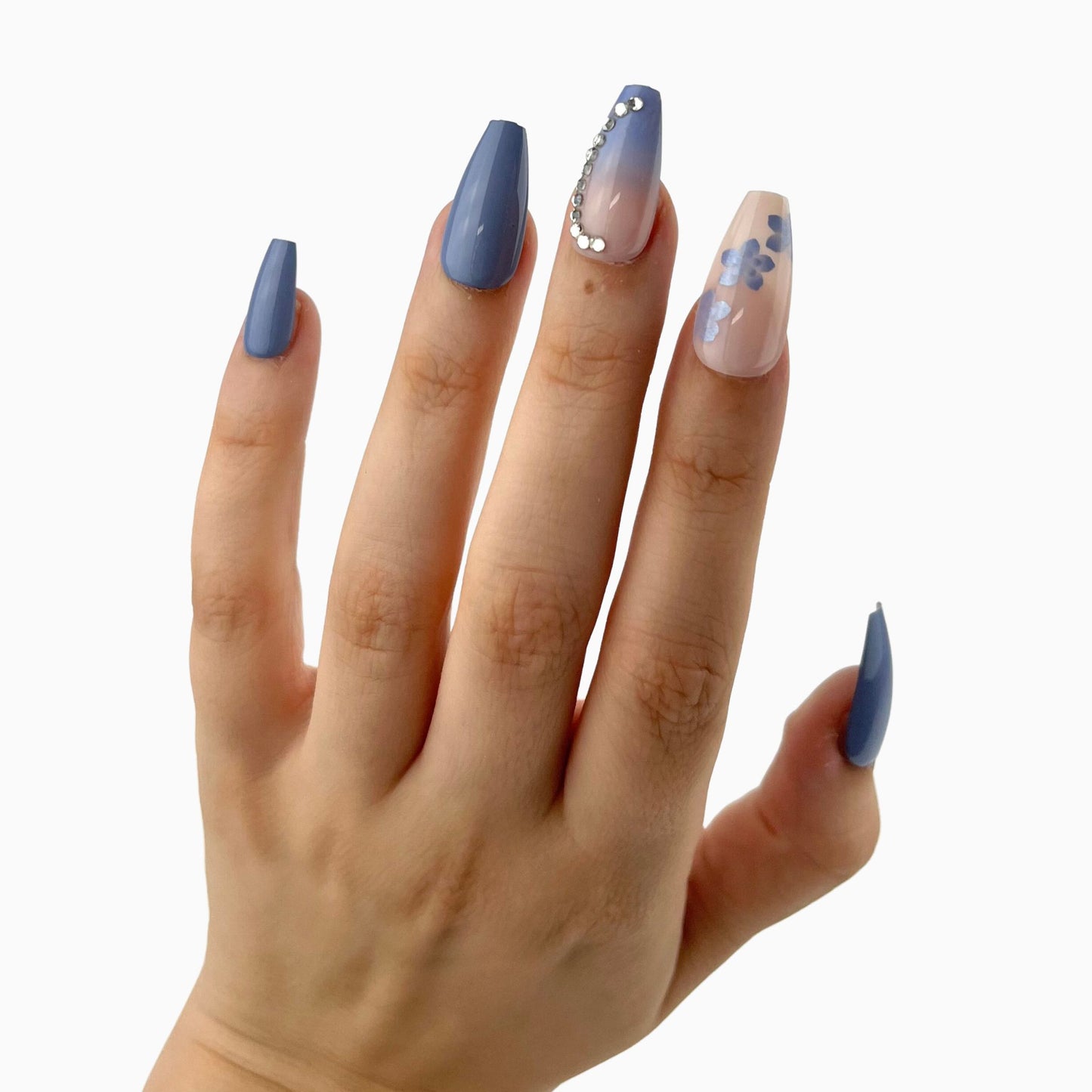 blue flower press-on nails tekokynnet