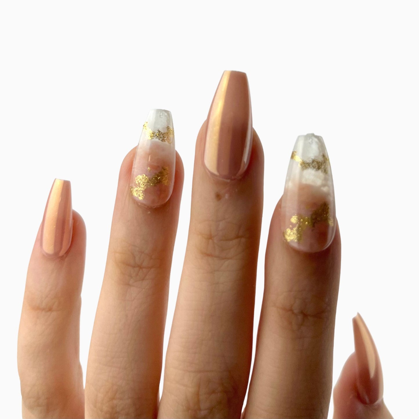 Gold long press-on nails tekokynnet