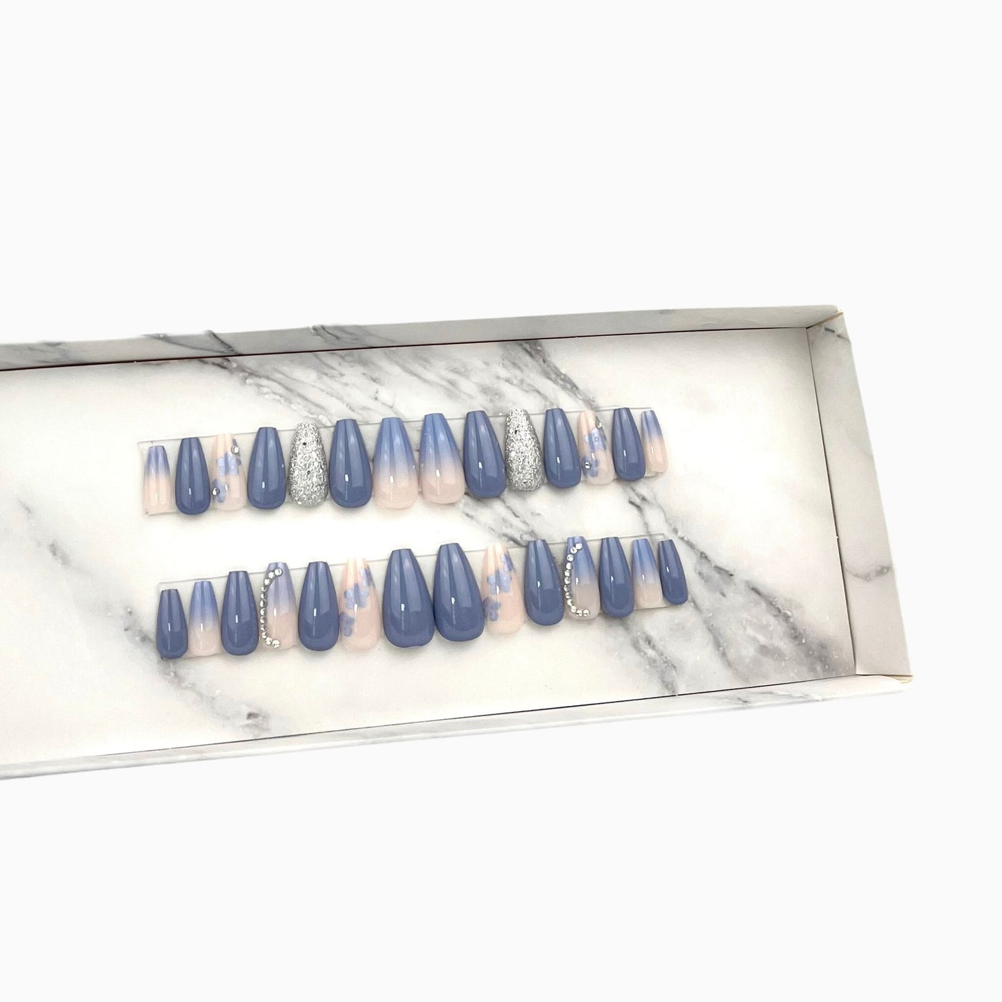 blue flower press-on nails tekokynnet