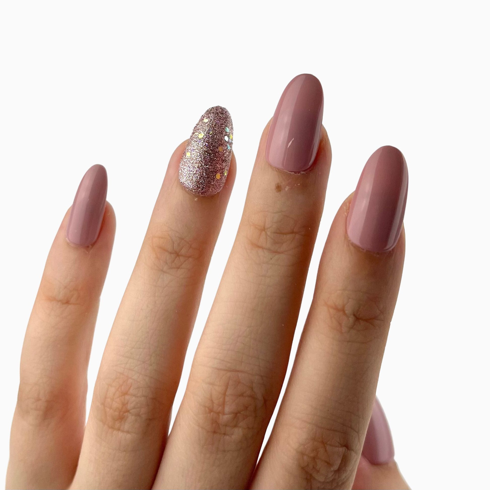 Pink almond medium long press-on nails tekokynnet