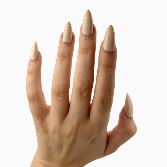 Nude beige stiletto press-on nails tekokynnet